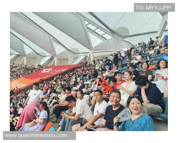 车载足球明星饰品摆件让你的爱车更具个性与运动魅力